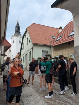 Mednarodni študenti arhitekture snujejo rešitve za prostorske izzive Raven na Koroškem (6)